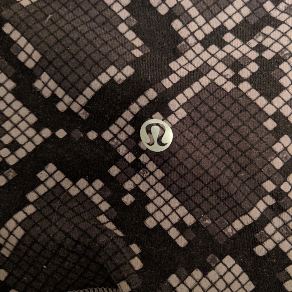 Lululemon size 4 wunder under